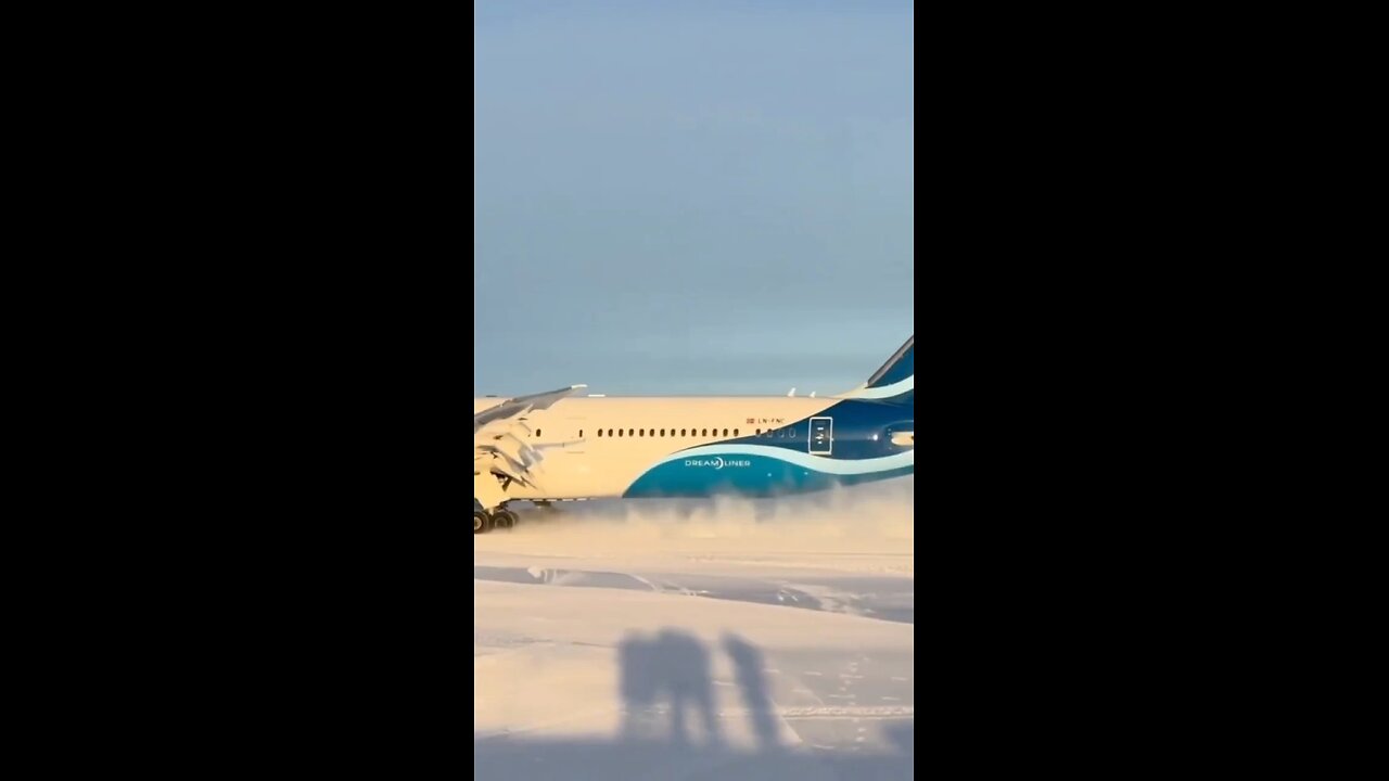 Boeing 787-9 Dreamliner LN-FNC landing in Antartida