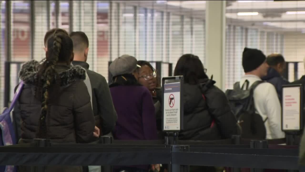 Airlines warn of possible flight changes ahead of snow storm