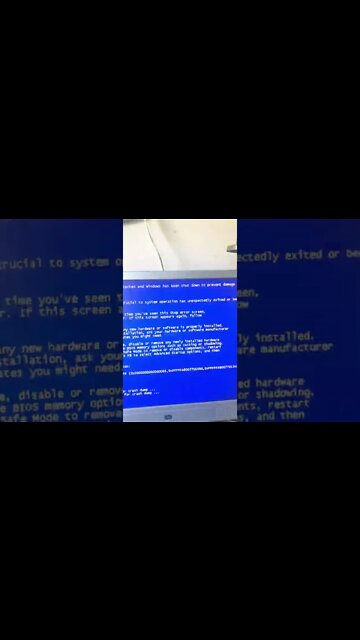 Squidward blue screens Spongebob