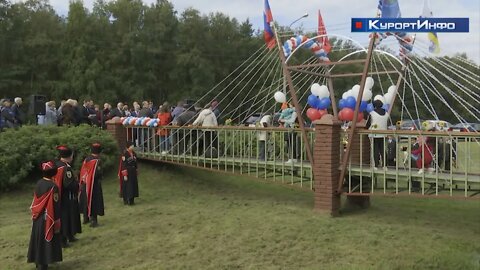 Торжественное открытие детской площадки и пешеходного моста в Сестрорецке