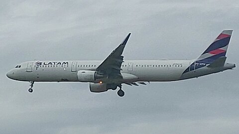 Airbus A321 PT-XPQ vindo de Guarulhos para Manaus