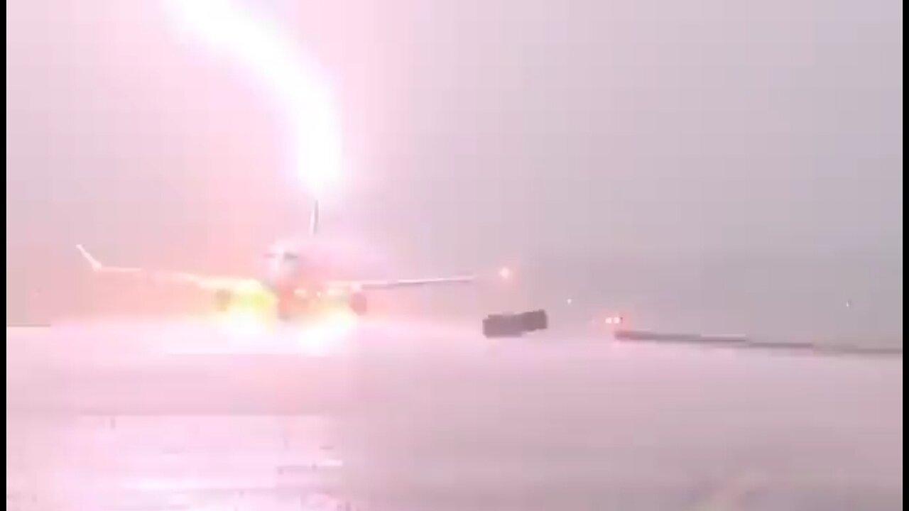 Lighting Strikes Airplane