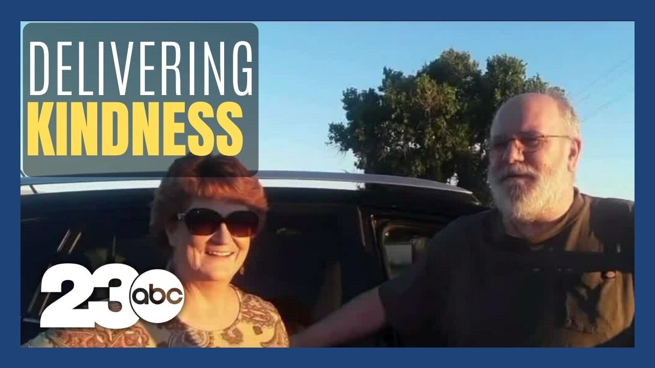A lost man with memory problems is brought back to his family by a postal worker in New Mexico