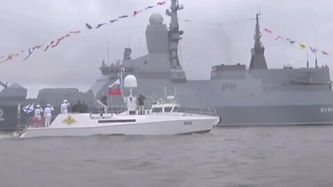 🇷🇺 Russian President Putin Greets Sailors & Marines At The Main Naval Parade In St. Petersburg