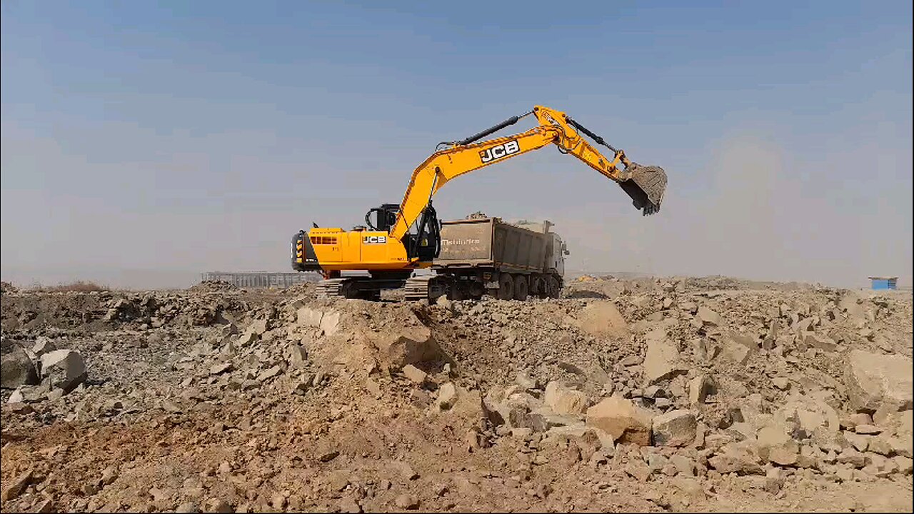 Excavator loading and cleaning