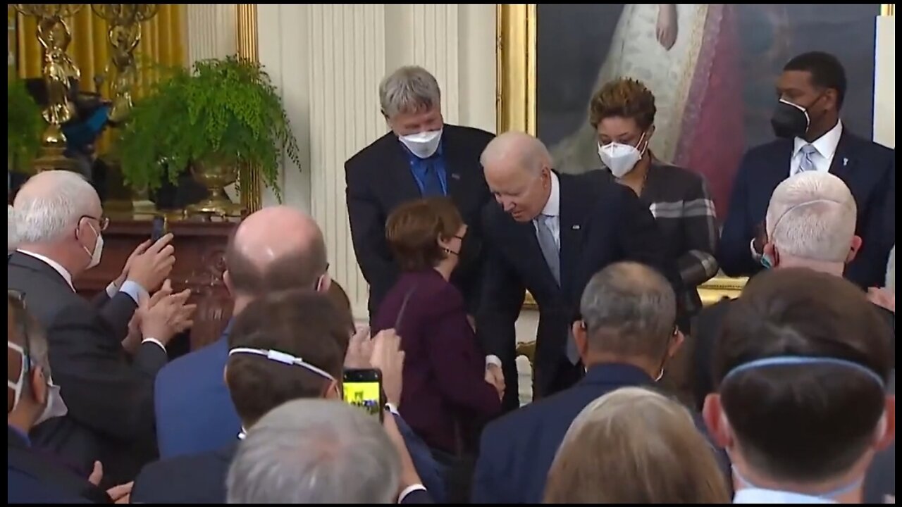 Sen Klobuchar RUNS To Biden & Whispers To Him To Put On His Mask