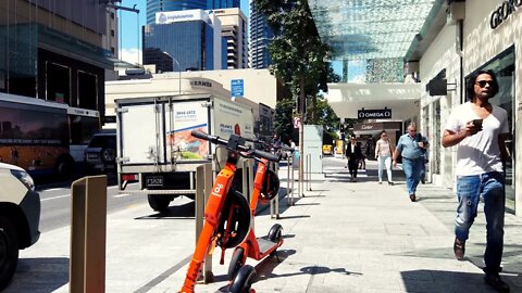 Walking in Brisbane CBD - Australia