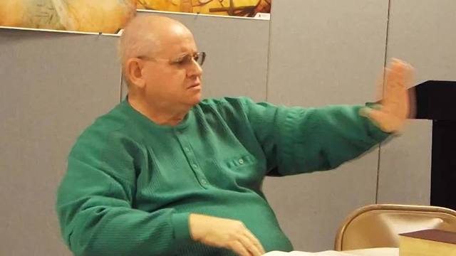 Deaf minister delivers word of god by sign language
