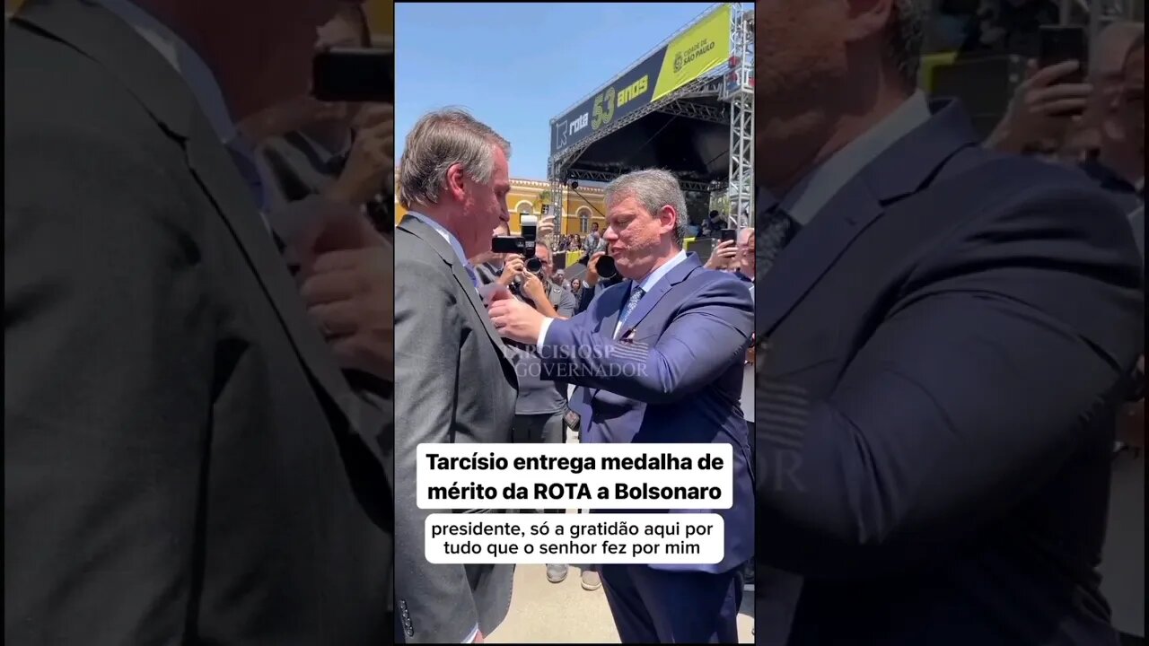 TARCÍSIO ENTREGA MEDALHA DE MÉRITO DA ROTA A BOLSONARO