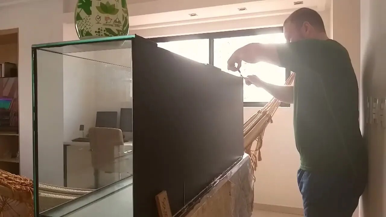 š“ Instalando Vinil Adesivo no Vidro do AquĆ”rio (FĆCIL E SEM ENROLAĆĆO)