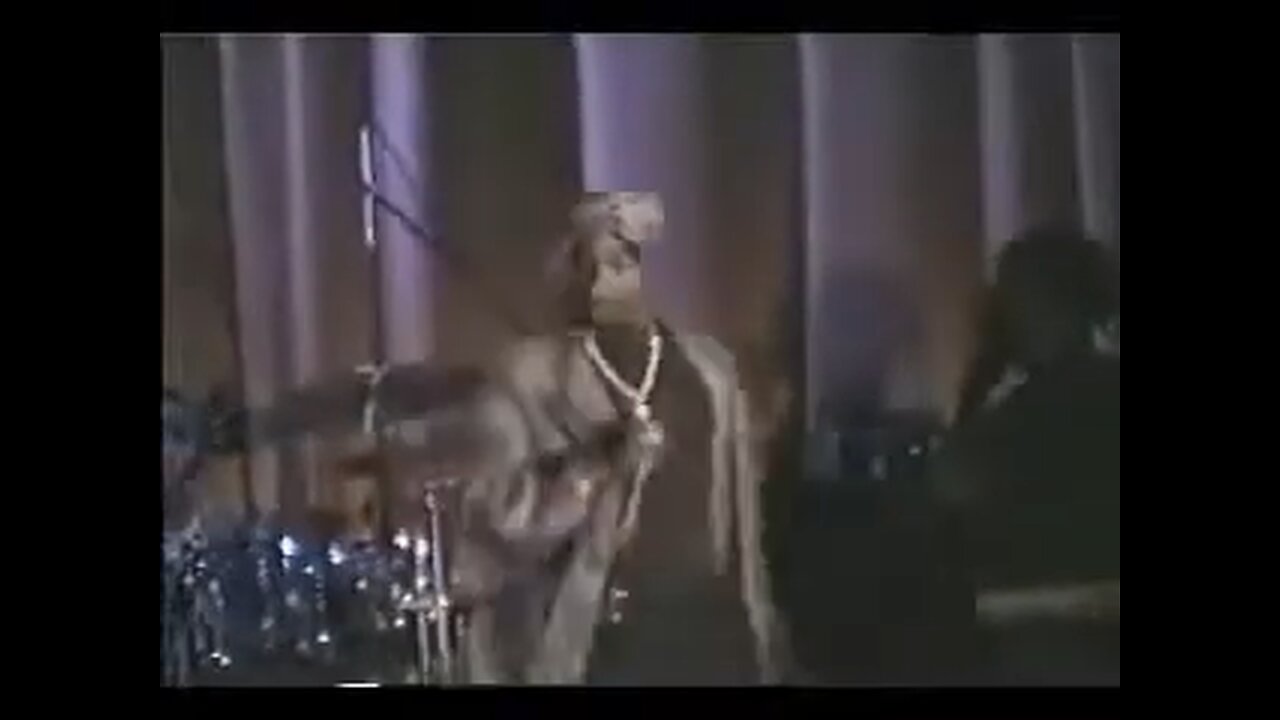 Tupac performs Dear Mama LIVE