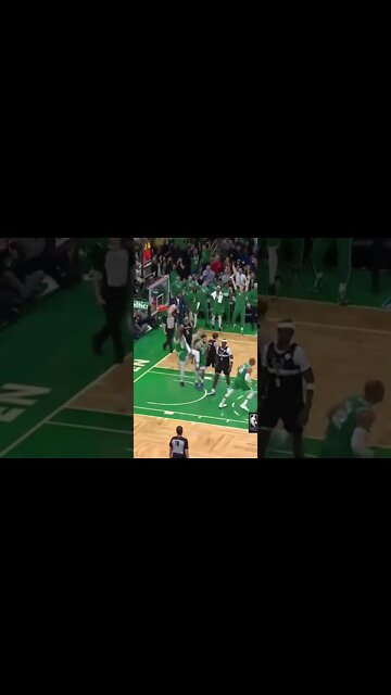 Jason Tatum finds Williams for the SLAM!