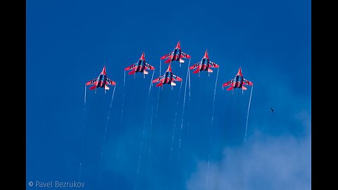 The Swifts aerobatic team demonstrated their skills in the skies of Nizhny Novgorod above Strelka
