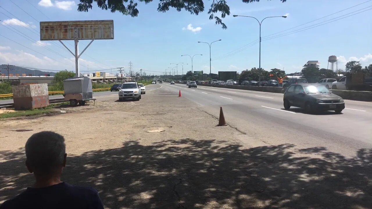 Venezuela Side of the highway waiting to give the phone away Oct 14, 2019 🔴 Part 4 of 12 🔴