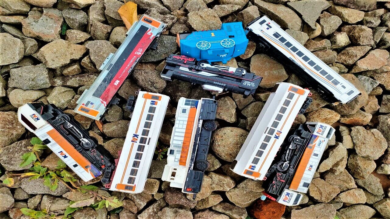Finding Many Railway Locomotives on Real Tracks