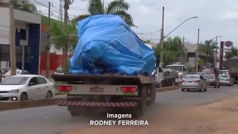 Em direção ao rio: Destroços do avião de Marília Mendonça saem de Caratinga