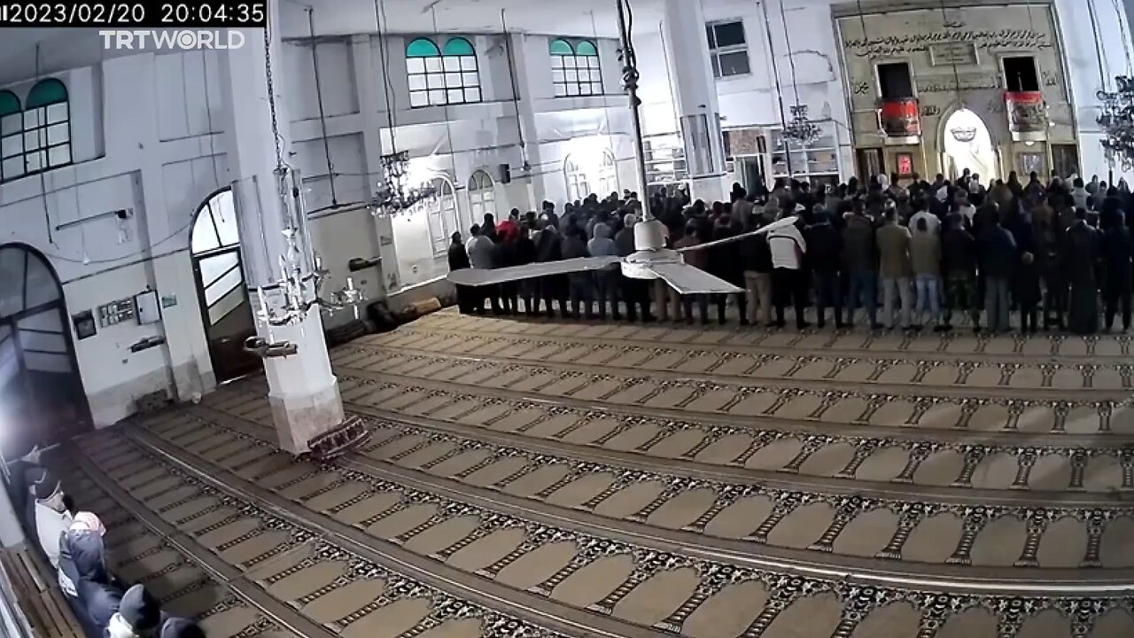 Earthquake in Mosque During Praying in Syria, Everyone Runs