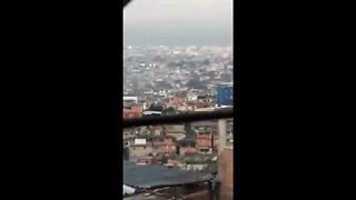 Traficantes usam artilharia antiaérea no complexo do alemão no RJ