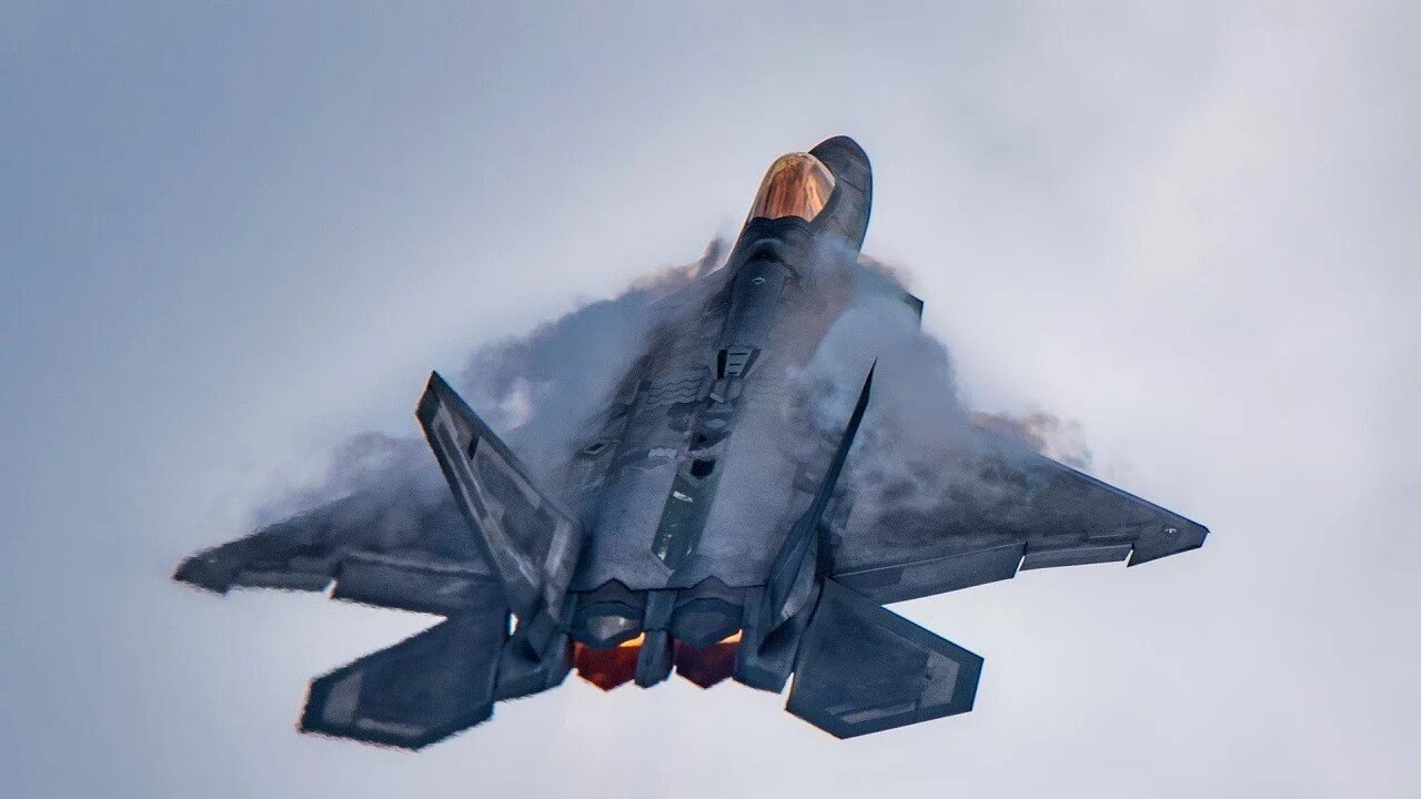 Spectacular Flight and Maneuver of the F22 Raptor: A Masterpiece of US Aviation