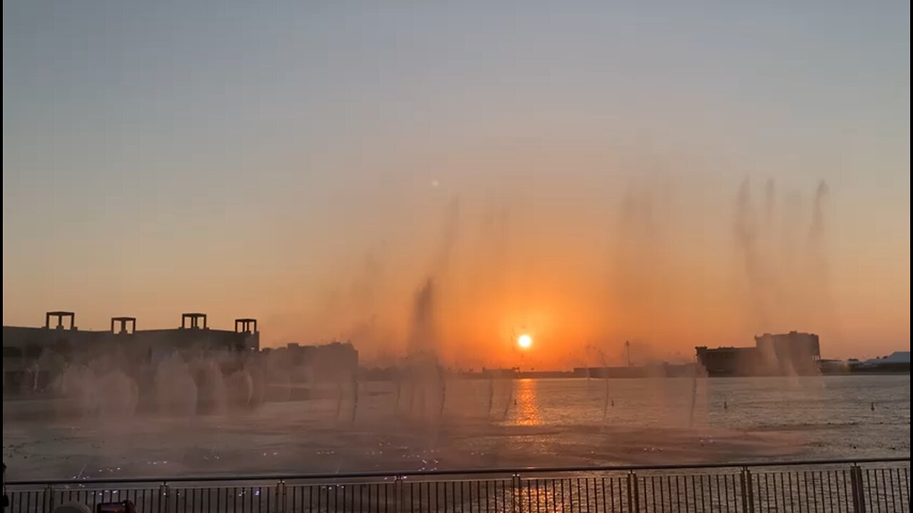 Beautiful Sunset while the Fountains are dancing in Dubai
