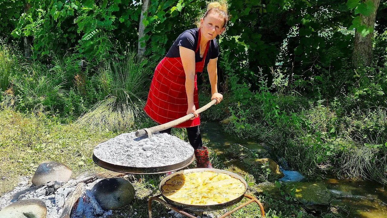 Flija Tradicionale me Kos ne Sac! Albanian Traditional Fli Dish.