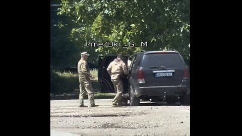 Ukrainian soldiers forcing men to join military, Ukraine military is desperate