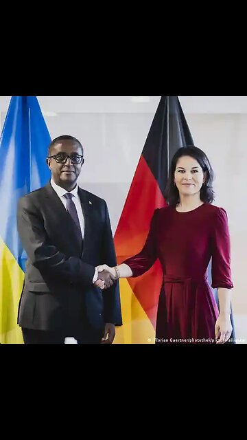 Baerbock in Ruanda um....