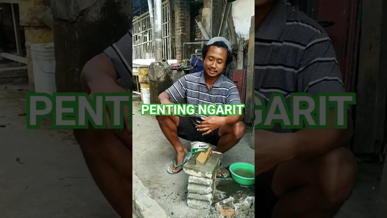 KARENA MAHALNYA BIAYA PENDIDIKAN, PEMUDA INI LEBIH MEMILIH NGARIT DARI PADA SEKOLAH #shortvideo