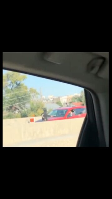 Carjacking in Broad daylight on Chicago expressway