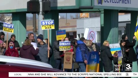 Nebraskans protest on 72nd and Dodge to show support for Ukraine