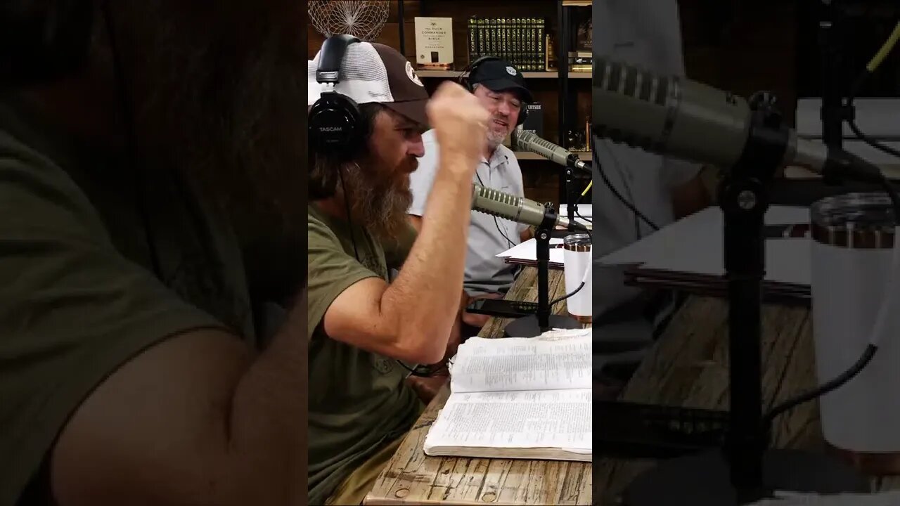 Willie & Jase Robertson’s Teenage Knife-Throwing Competition
