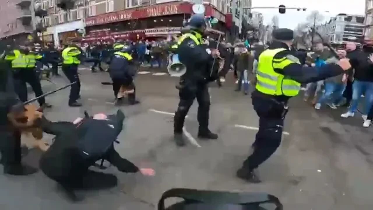 Amsterdam fascist police use dogs against protesters - It is all for your health...