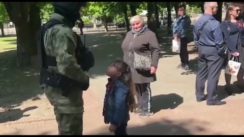 A little girl wished the Russian soldiers who defended Donbass health and good luck, and then hugged