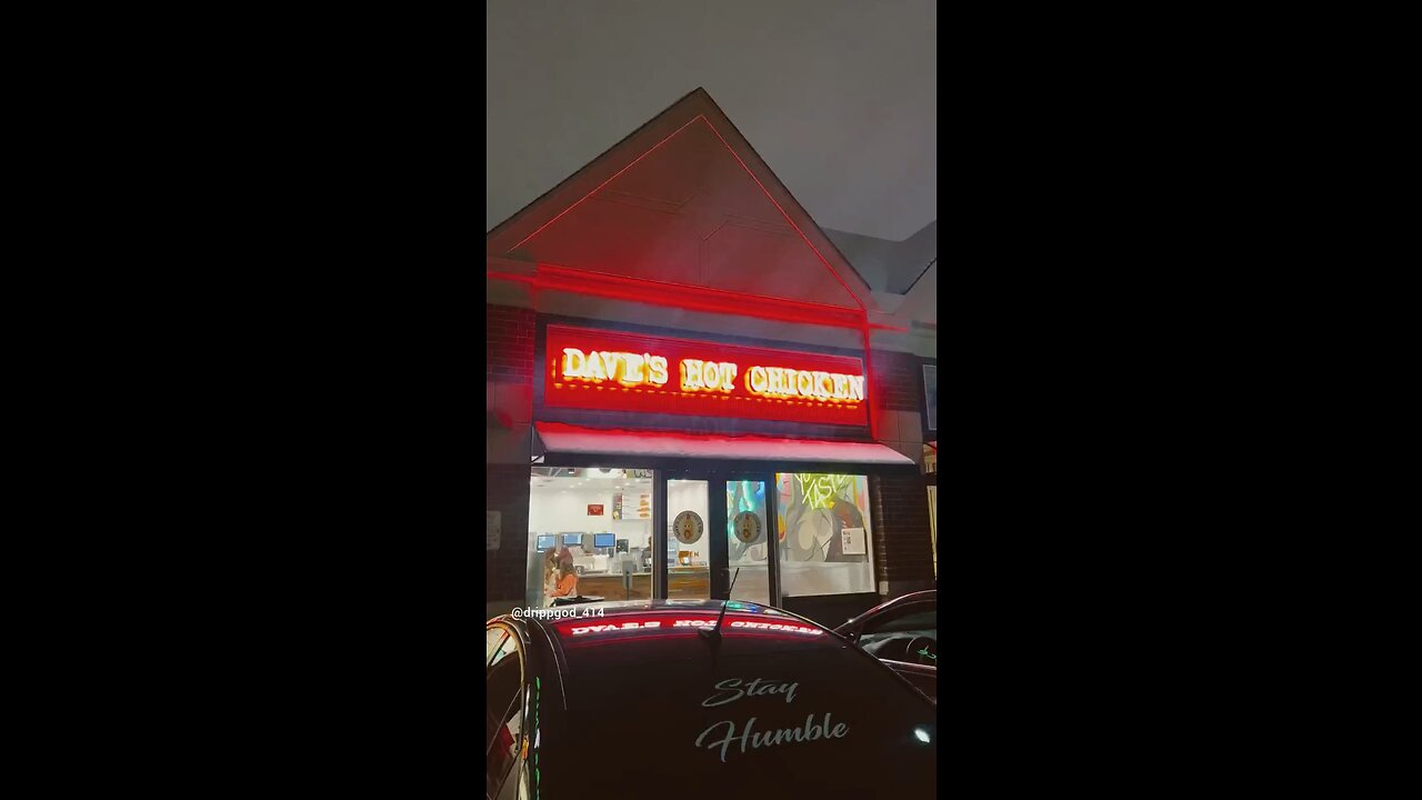 Trying Dave’s Hot Chicken( Milwaukee WI)