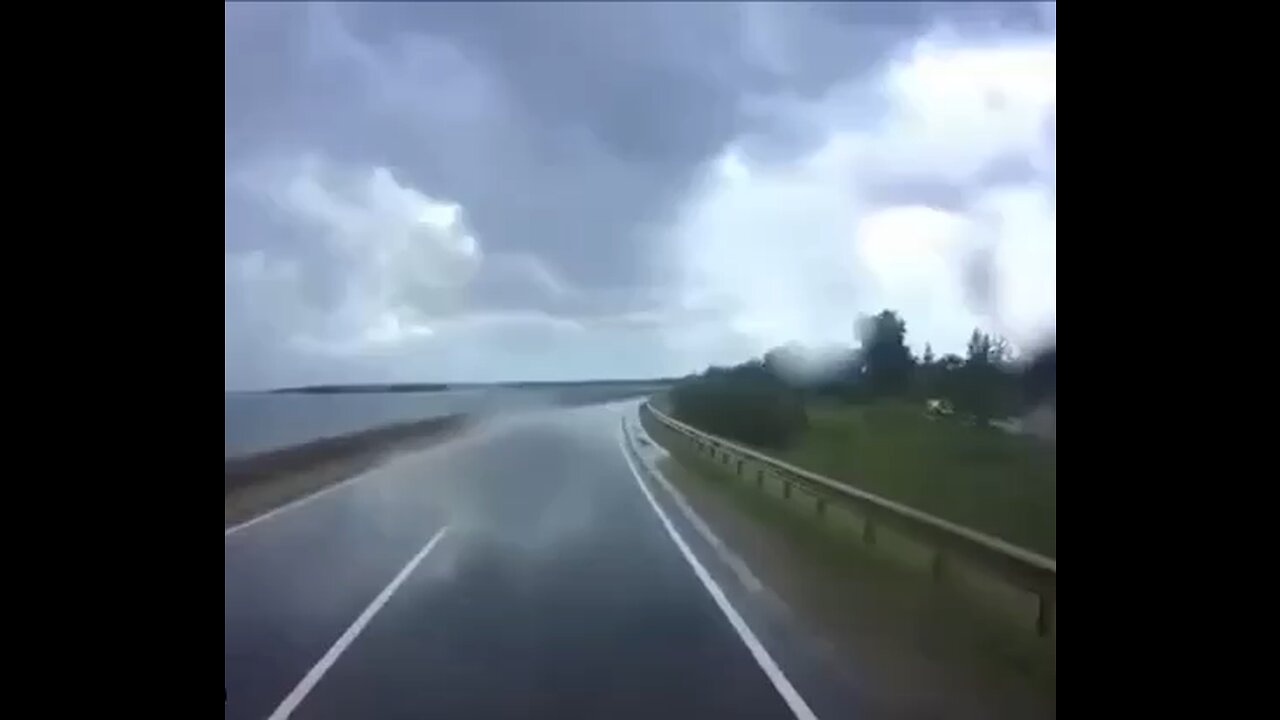 🔞Shocking crash caught on camera. Car attempts to overtake on a blind corner