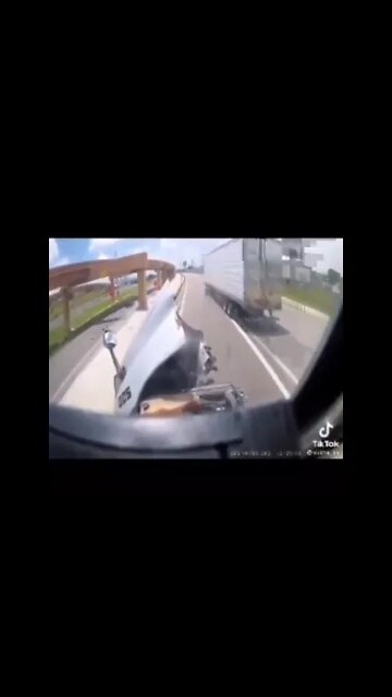 Hood Ripped #shorts #dashcams #fails #baddrivers