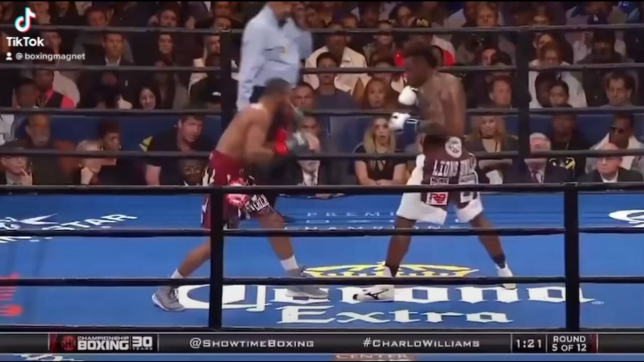 @twincharlo with the clean KO‼️🔥