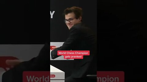 When the world chess champion gets pranked...
