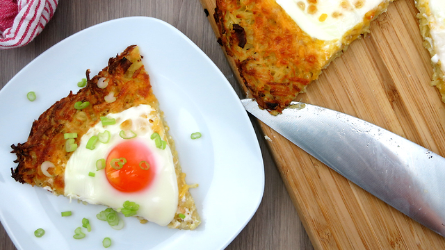 Knusprige Kartoffelpuffer-Pizza