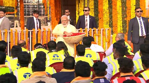 PM Modi showers flowers on 'Shramiks' who built the Ram Mandir in Ayodhya