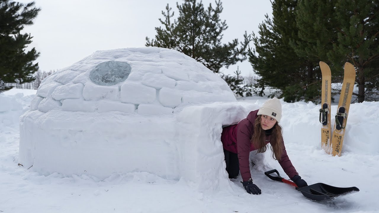 Solo WINTER shelter construction IGLOOASMR#IglooBuilding #FrozenLakeFi Rech