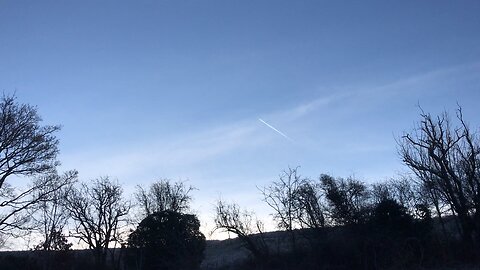 Planes : lines on sky Wales 16/01/2023