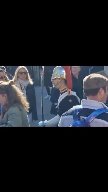 Make way for the kings life guard #horseguardsparade