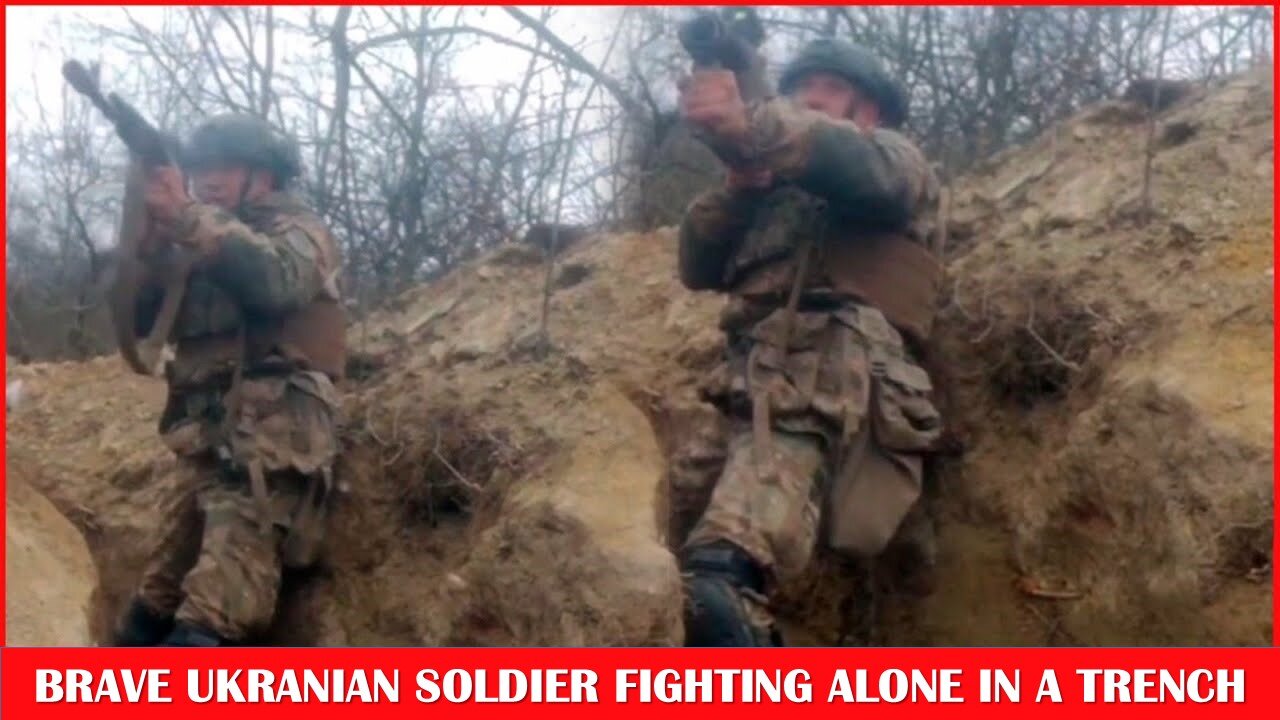 Shocking Ukrainian soldier fighting against Russians in the trench alone – combat footage