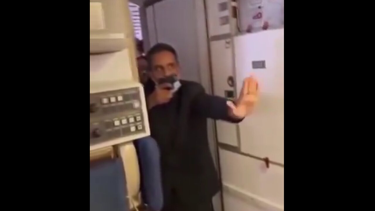 Air marshal draws weapon after passengers attempted to enter the cockpit