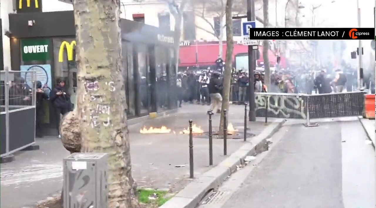 France is getting out of hand as I expected People standing on roofs Chasing police Molotov cocktai