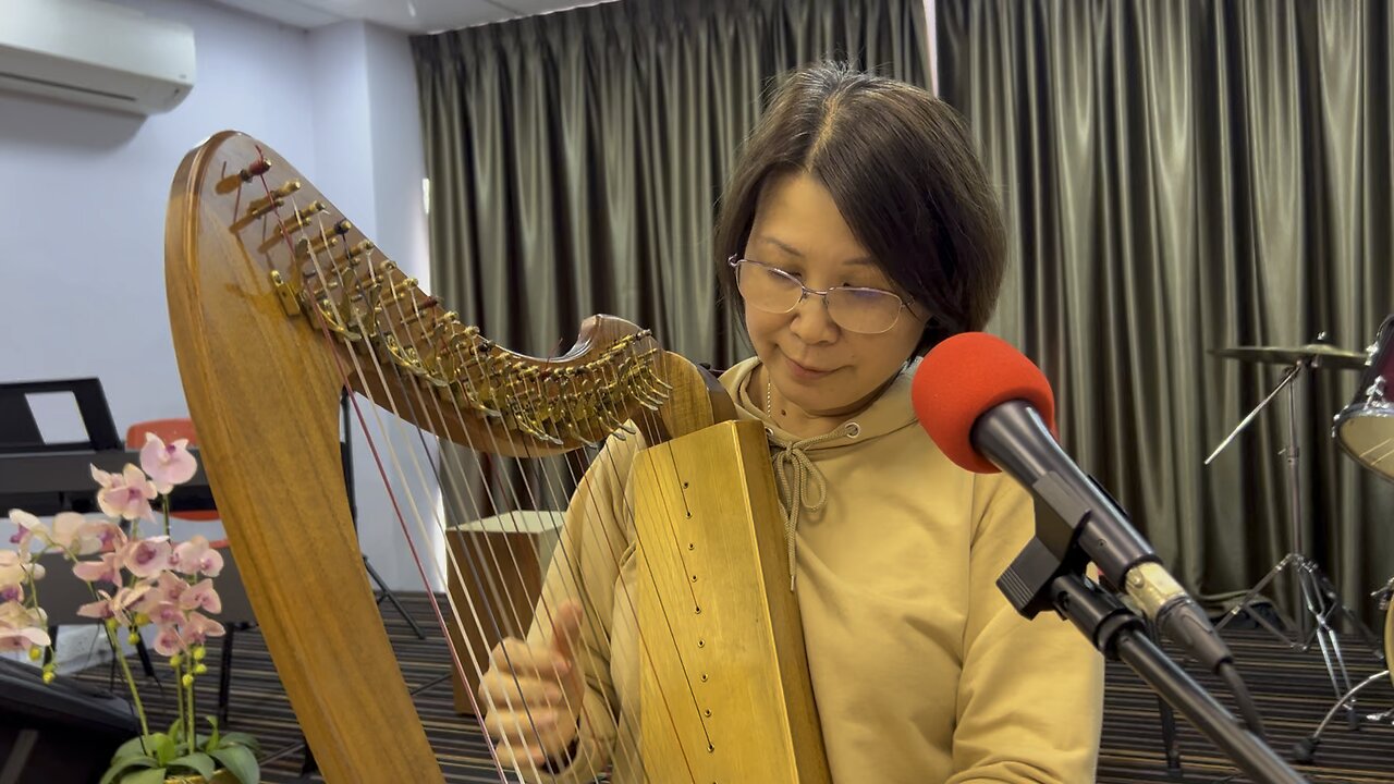 Worship by sister Yen Song.