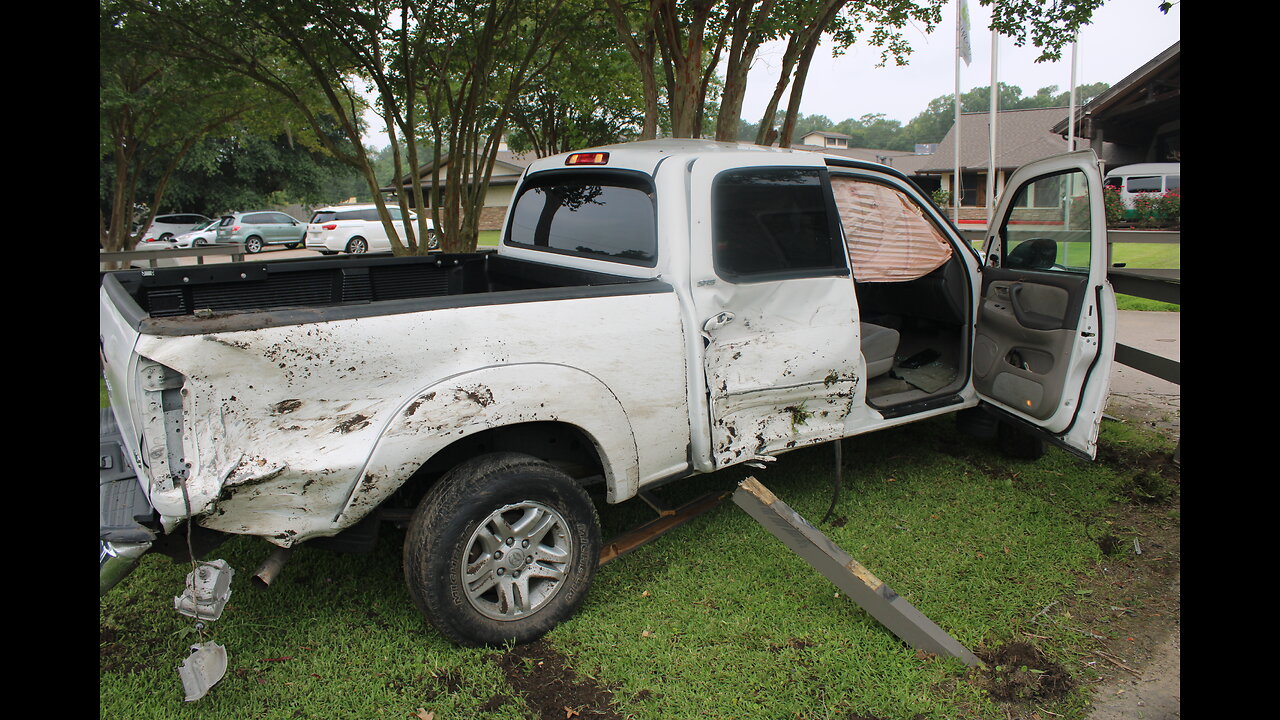 PICKUP CRASHES INTO NURSING HOME PARKING LOT, MARSTON TEXAS, 06/15/23...