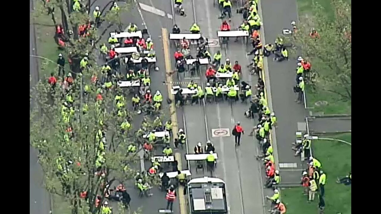 Construction Workers - Melbourne - Block Road - Forced Jab & Restrictions