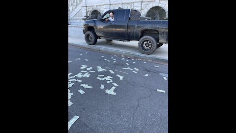 MAN CLAIMING TO HAVE EXPLOSIVES SAYS "IF YOU SHOOT ME, 2.5 BLOCKS ARE GOING WITH ME"